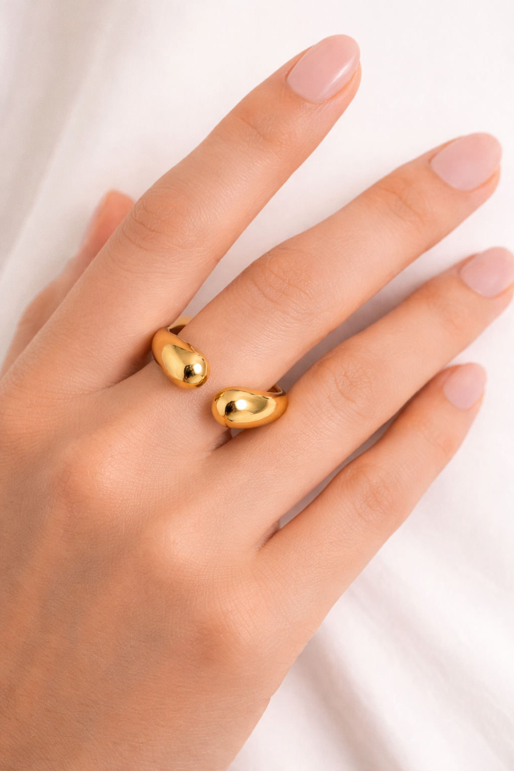 The Clara Curve Ring