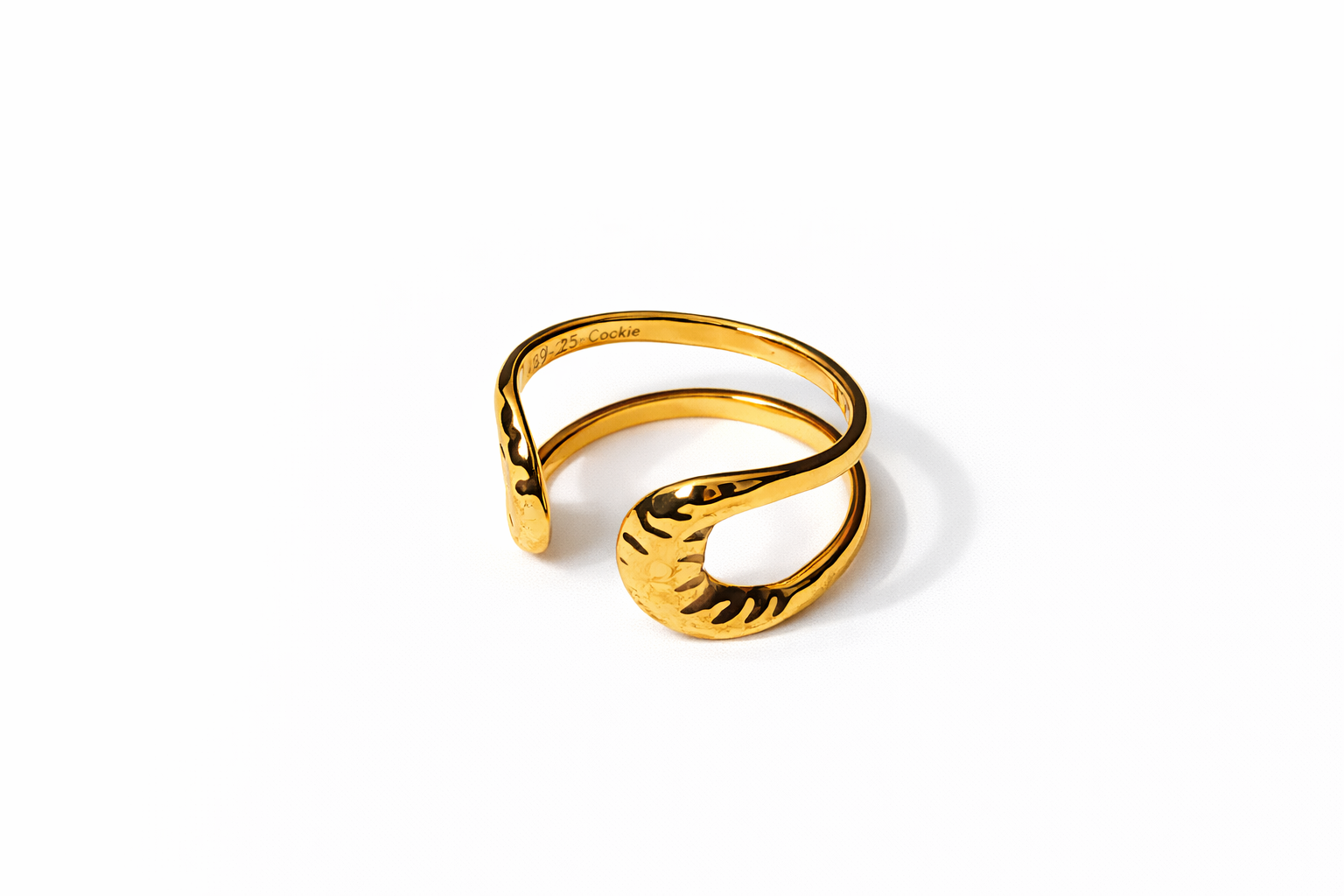 Soleya Crest Ring — 18K Gold